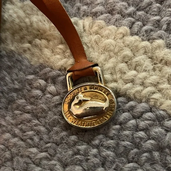 Dooney & Bourke cross body purse - Picture 2 of 10